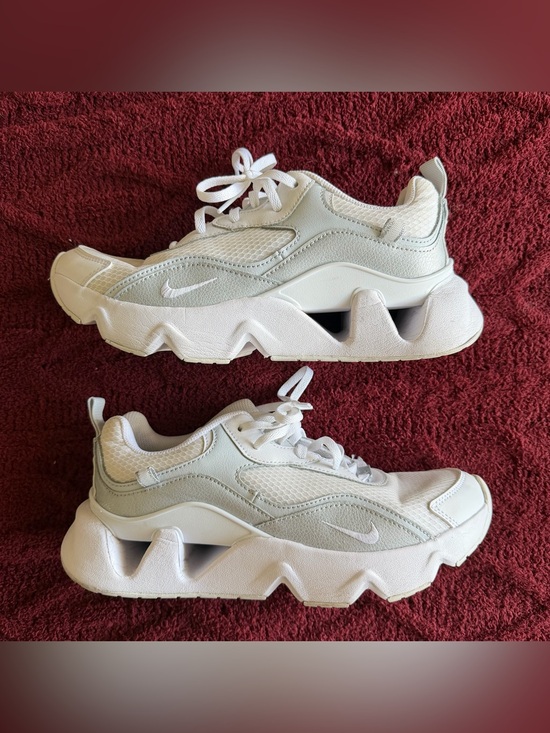 Nike Shoes - Nike RYZ 365 shoes